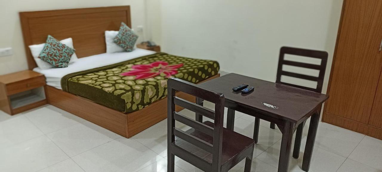 Hotel Star Light New Delhi Extérieur photo